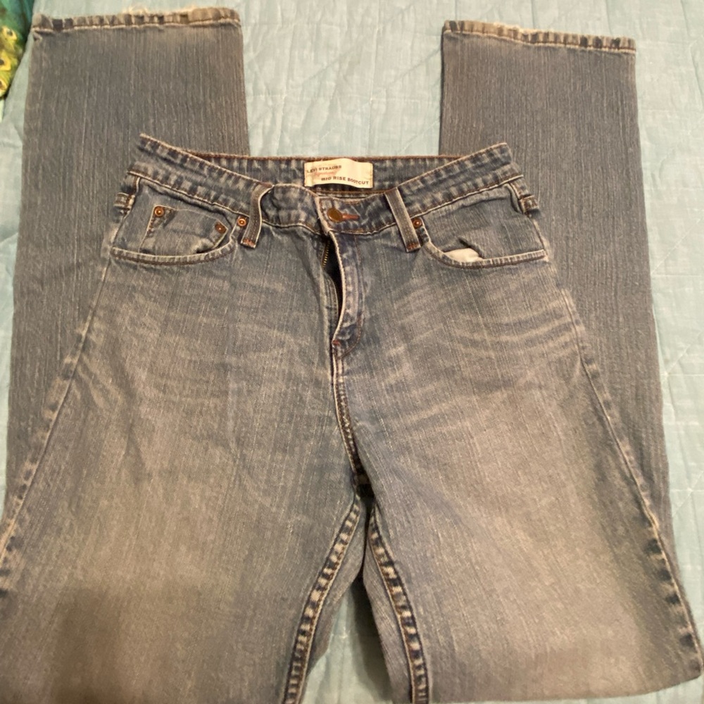 Levi’s midrise bootcut 8